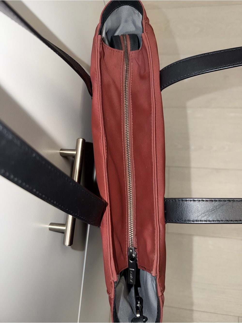 AWAY Everyday Tote - Picture 4 of 6